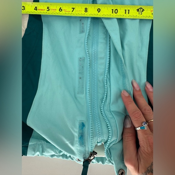 The North Face Girls Double Zip Hyvent Hooded Jacket - Picture 8 of 16